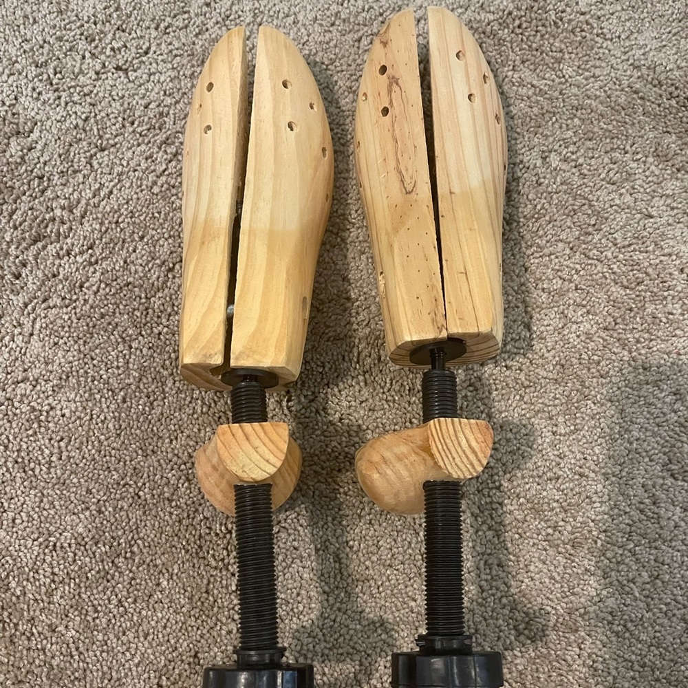 Shoe stretcher